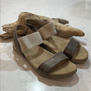 Axxiom shoes for life sandals size 7.5